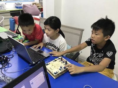 米粒創(chuàng)客夏令營精彩回顧 網(wǎng)絡(luò)投資管理及咨詢的實踐探索